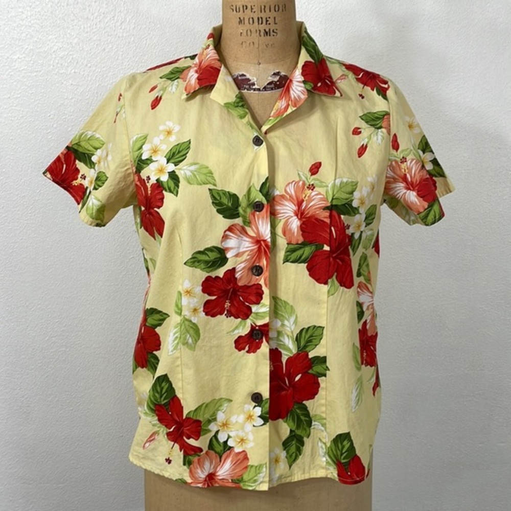 Hawaiian Reserve Collection short sleeve, fitted blouse